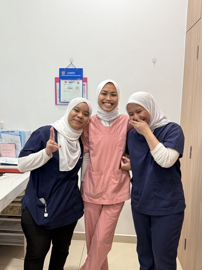 Pasukan Klinik PrimeHealth Elmina yang mesra